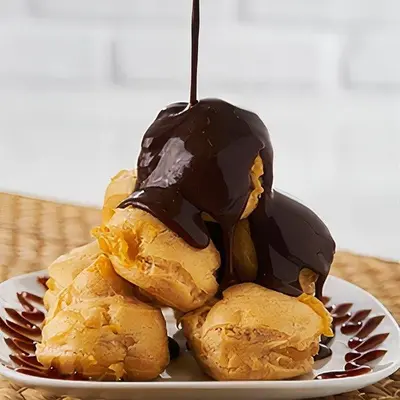 Karamelli Profiterol