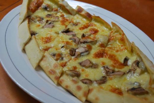 Kaşarlı Mantarlı Pide